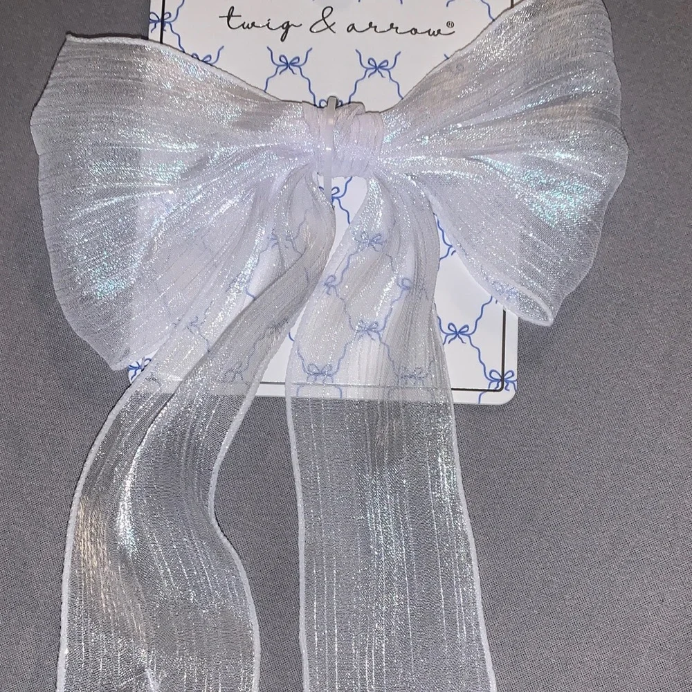 🆕- TWIG & ARROW Shiny White Bow Bridal Hair Clip